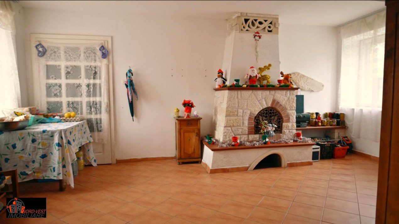 Farmecul Tradiției: Casă Autentică cu Moară și Parâu în Proprietate