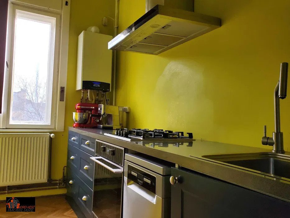 Apartament în vilă cu 4 locuințe, etajul 1, Strada 22 Decembrie