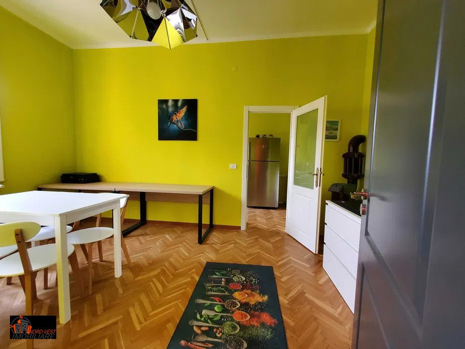 Apartament în vilă cu 4 locuințe, etajul 1, Strada 22 Decembrie