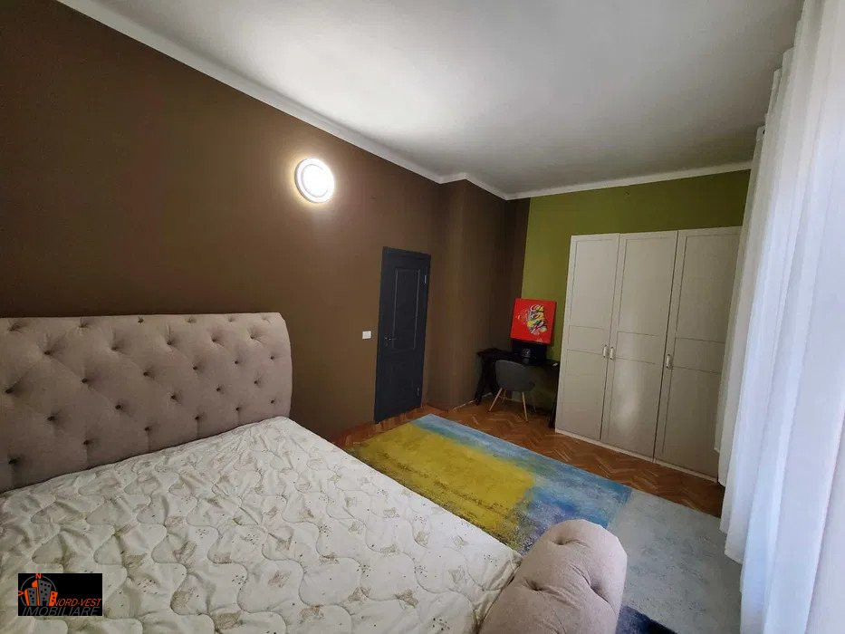 Apartament în vilă cu 4 locuințe, etajul 1, Strada 22 Decembrie