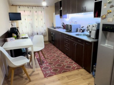 Apartament Ioan Nichita - 2 camere+mansardă(1 cameră+baie/utilităț)Zalau,Salaj