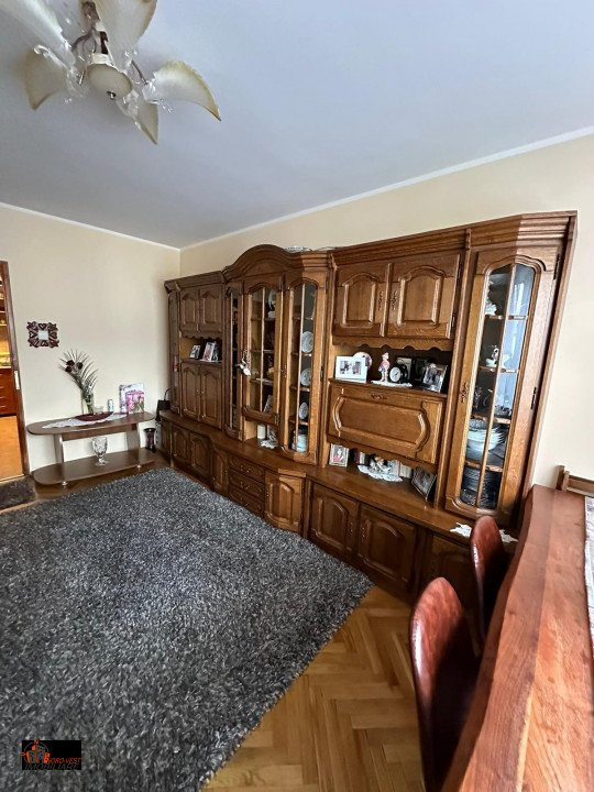 Anunț de Vânzare Apartament 3 Camere 