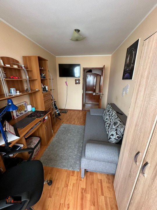 Anunț de Vânzare Apartament 3 Camere 