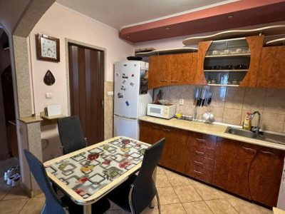 Anunț de Vânzare Apartament 3 Camere 