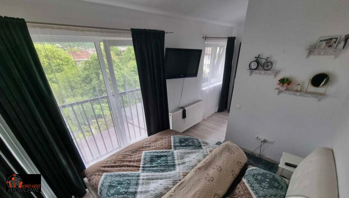 Anunț de Vânzare Apartament  3 camere  zona Iorga 