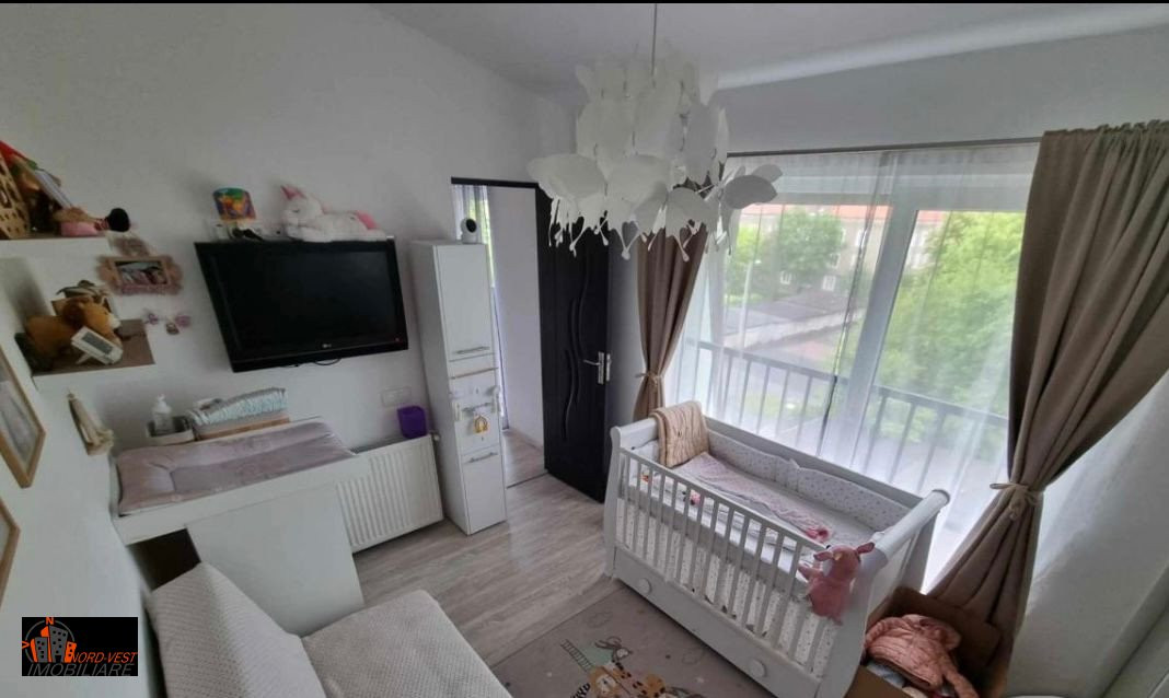 Anunț de Vânzare Apartament  3 camere  zona Iorga 