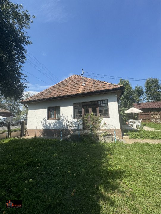 Casă cu loft + Casă tradițională și livadă - Năpradea, Sălaj