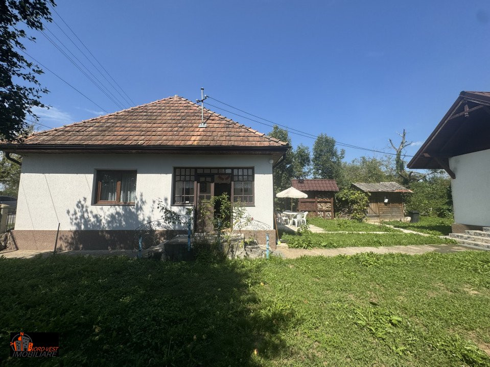 Casă cu loft + Casă tradițională și livadă - Năpradea, Sălaj