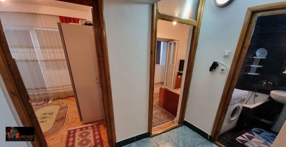 Anunț de Vânzare: Apartament 4  Camere Republicii