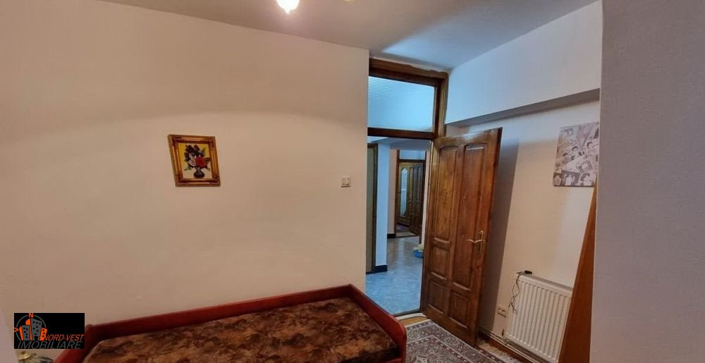 Anunț de Vânzare: Apartament 4  Camere Republicii