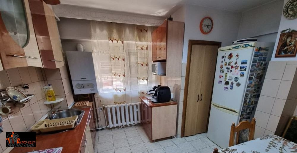 Anunț de Vânzare: Apartament 4  Camere Republicii