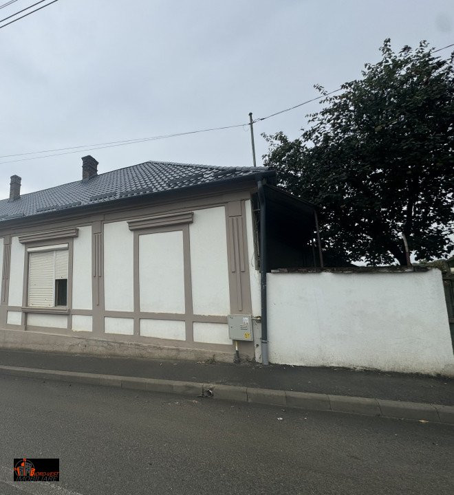 Casă din cărămidă cu 3 camere - 140 mp + teren -Str. Cerbului, Zalău 