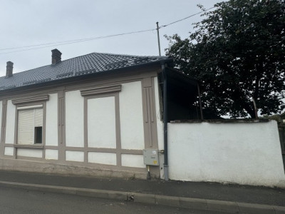 Casă din cărămidă cu 3 camere - 140 mp + teren -Str. Cerbului, Zalău 