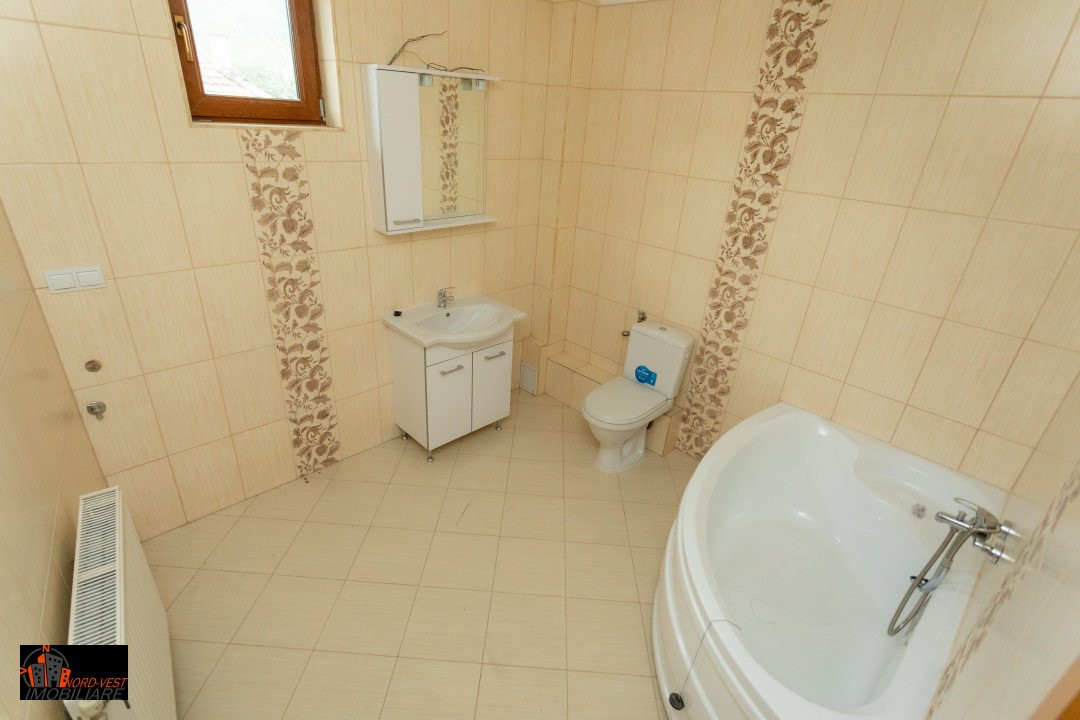 Vila centru vechi cu 3 CF-uri: 3 ateliere auto, cabinet medical, apartament