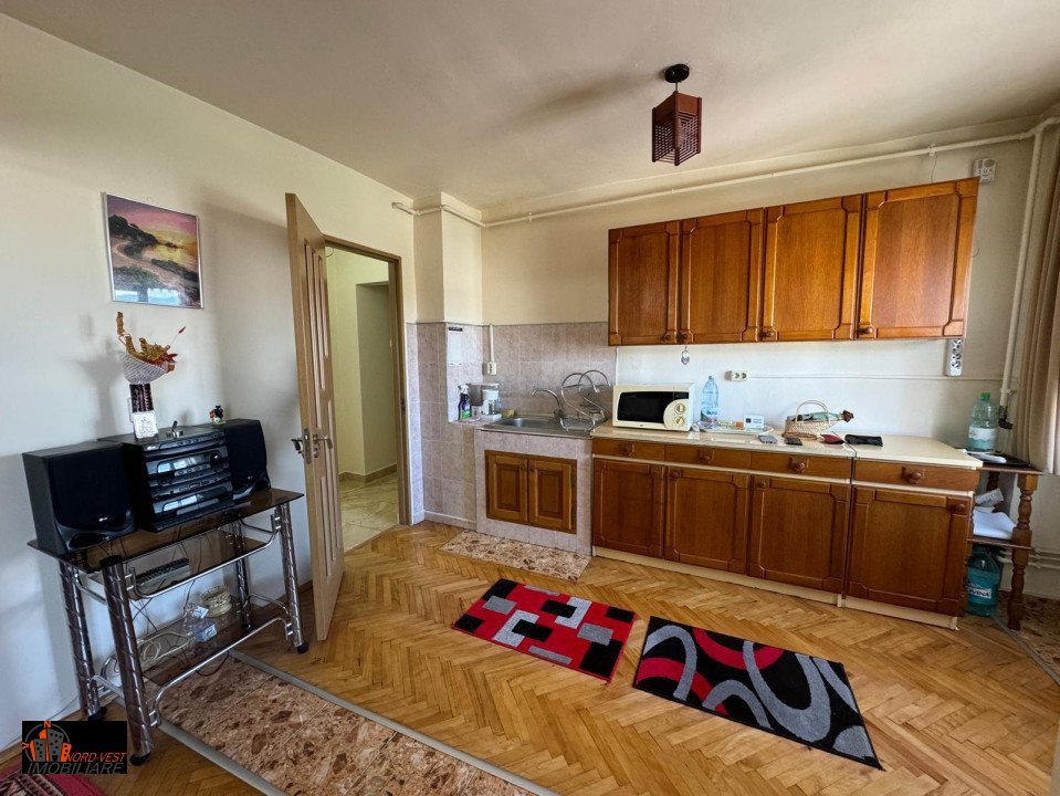 🚀 Apartament Decomandat cu 3 Camere Disponibil în Piața 1 Decembrie 🚀