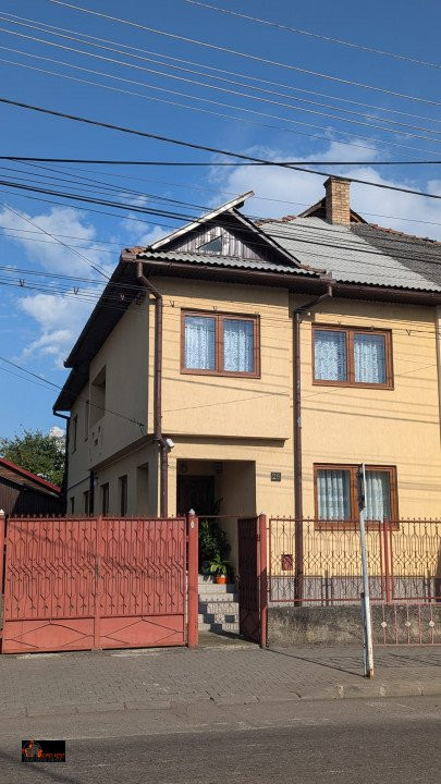 Casă duplex centrala