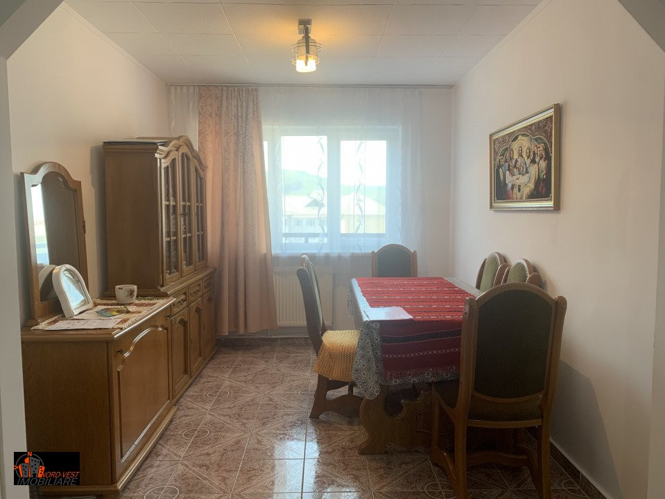 Apartament 3 camere central Targu Lapus