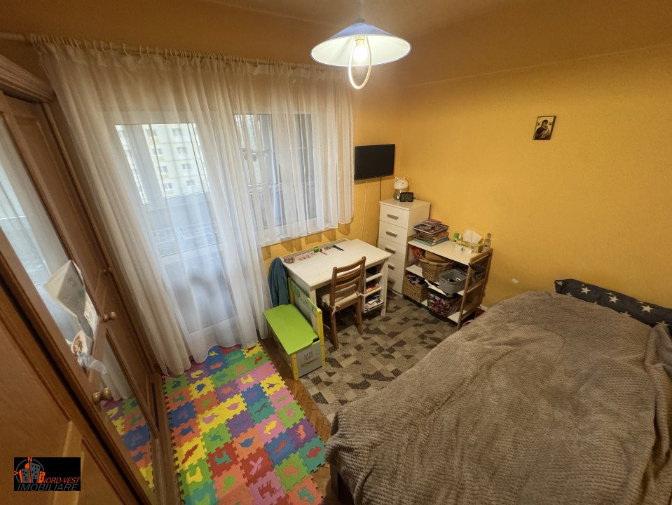 Apartament ultracentral Bld. Mihai Viteazul- cu 4 camere, spațios , et.7 - Zalău