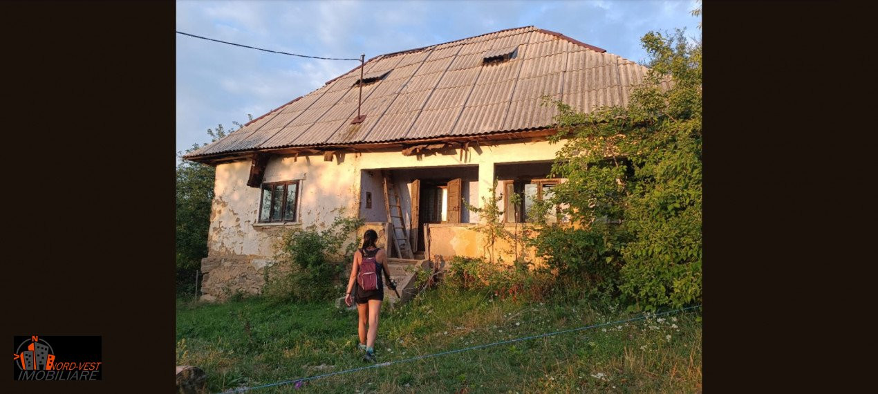 Oportunitate unică! Casă tradițională cu 70 de ari teren, panoramă superbă spre 