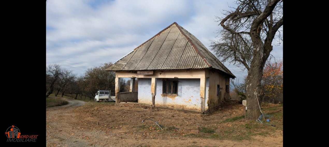 Oportunitate unică! Casă tradițională cu 70 de ari teren, panoramă superbă spre 