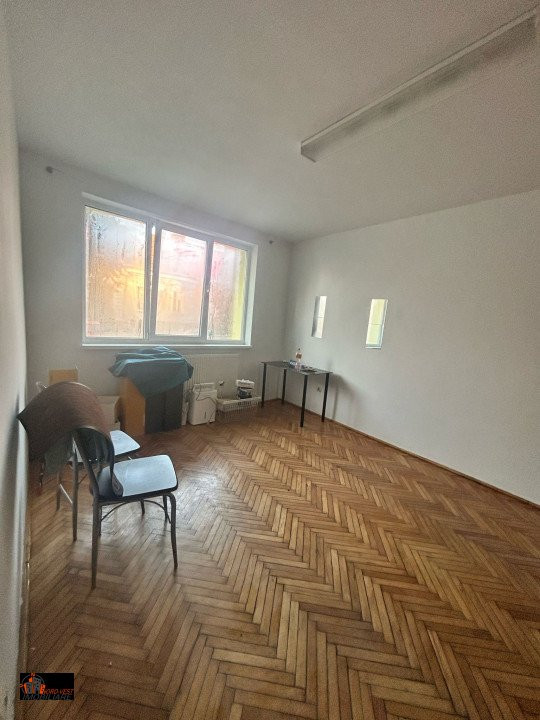 APARTAMENT SEMICENTRAL 3 CAMERE PARTER INALT 