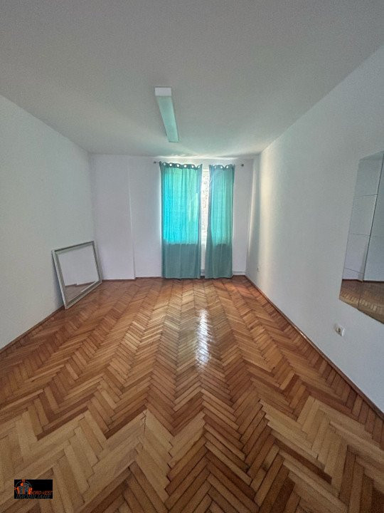 APARTAMENT SEMICENTRAL 3 CAMERE PARTER INALT 