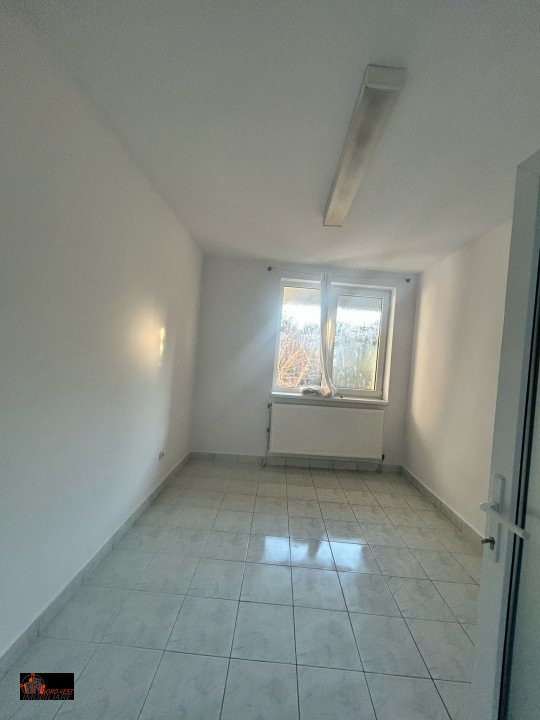 APARTAMENT SEMICENTRAL 3 CAMERE PARTER INALT 