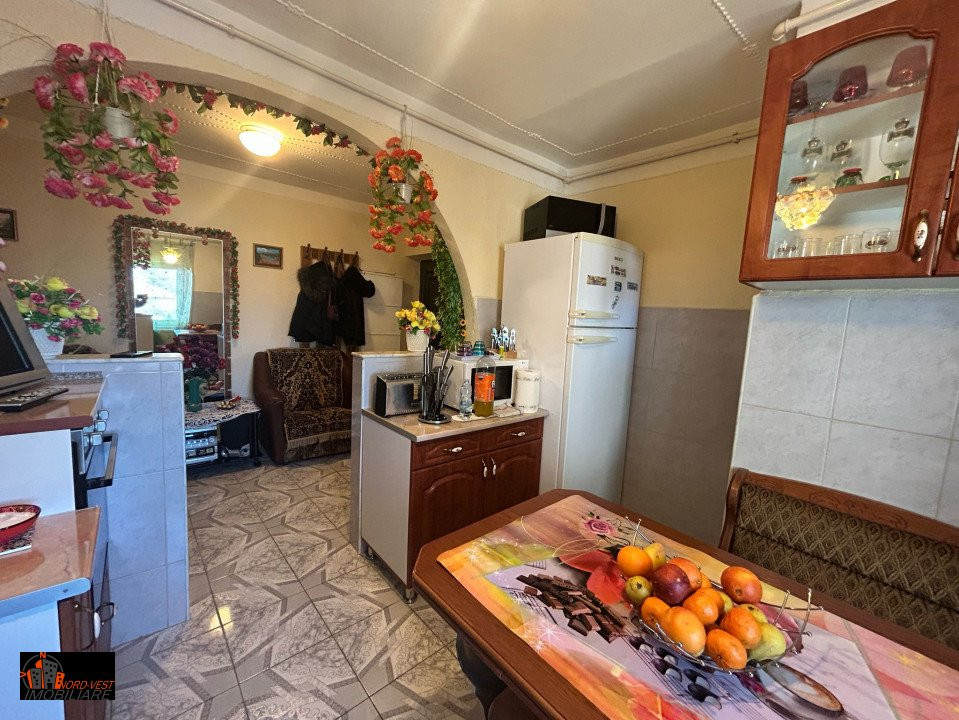 APARTAMENT IN CENTRU COMUNEI PAULESTI ETAJ 1