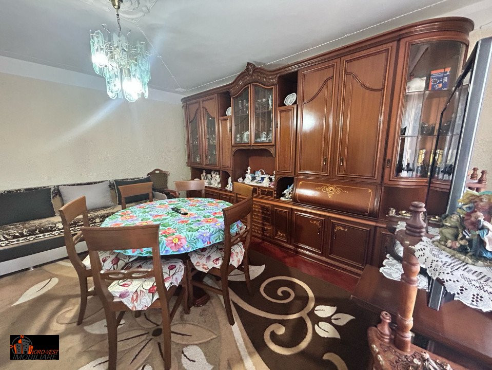 APARTAMENT IN CENTRU COMUNEI PAULESTI ETAJ 1