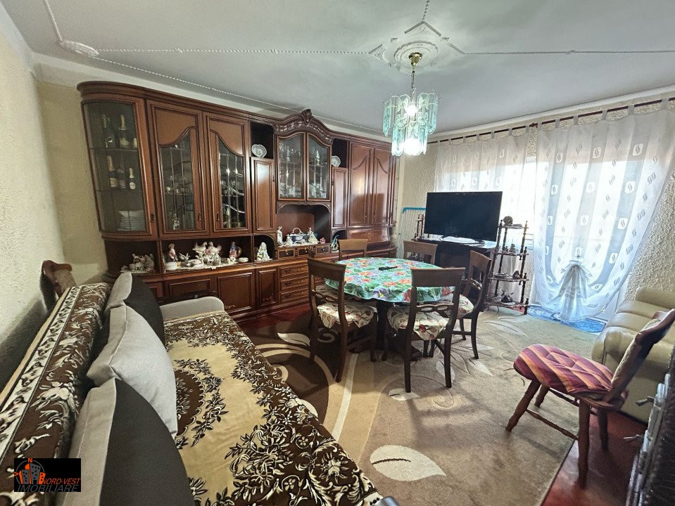 APARTAMENT IN CENTRU COMUNEI PAULESTI ETAJ 1