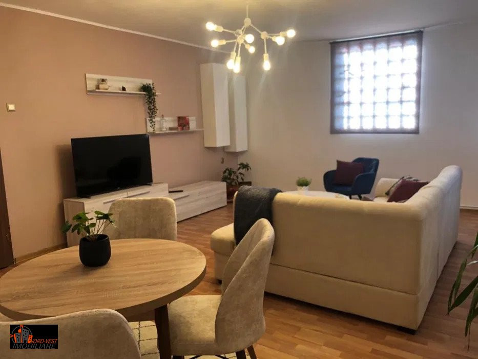 Apartament luxos de închiriat în Centrul Vechi – 110 mp, 3 camere.