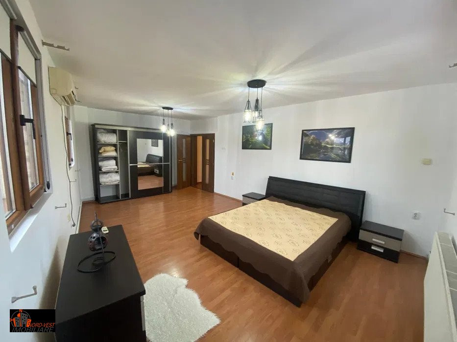 Apartament luxos de închiriat în Centrul Vechi – 110 mp, 3 camere.
