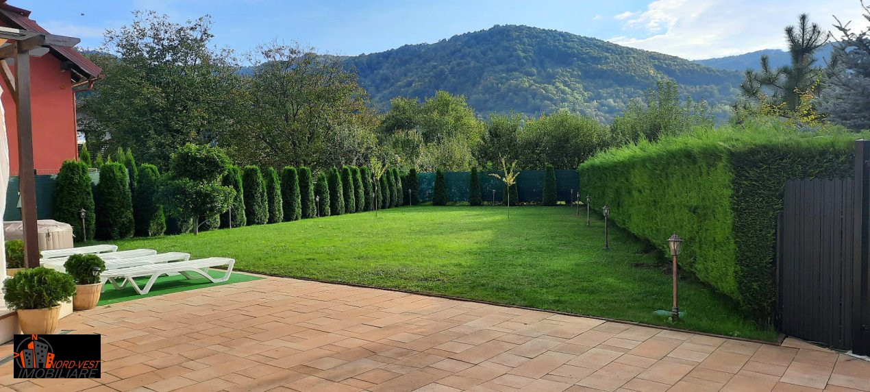 🏡 CASĂ DE VIS DE VÂNZARE – PRIVELIȘTE SUPERBĂ LA DEAL! 🌄✨