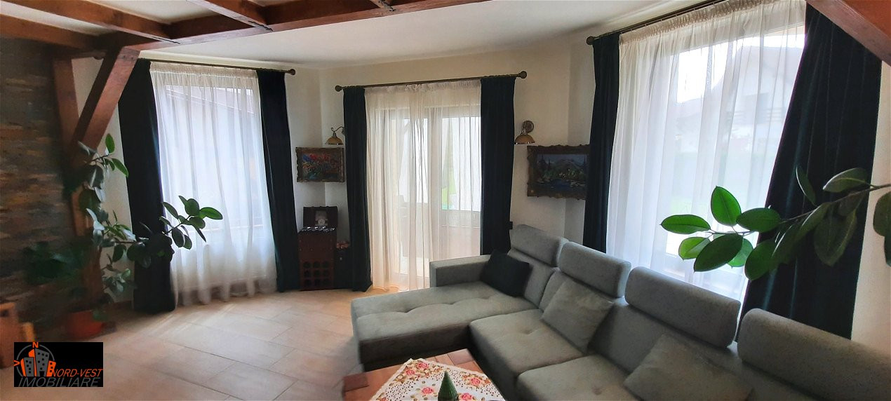 🏡 CASĂ DE VIS DE VÂNZARE – PRIVELIȘTE SUPERBĂ LA DEAL! 🌄✨