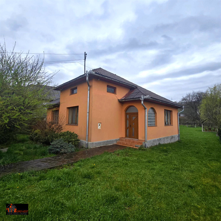 🌲 Casă de vânzare în Bârsana – o zonă liniștită cu priveliște de poveste! 🌄