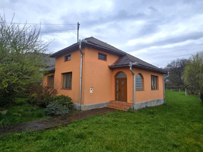 🌲 Casă de vânzare în Bârsana – o zonă liniștită cu priveliște de poveste! 🌄