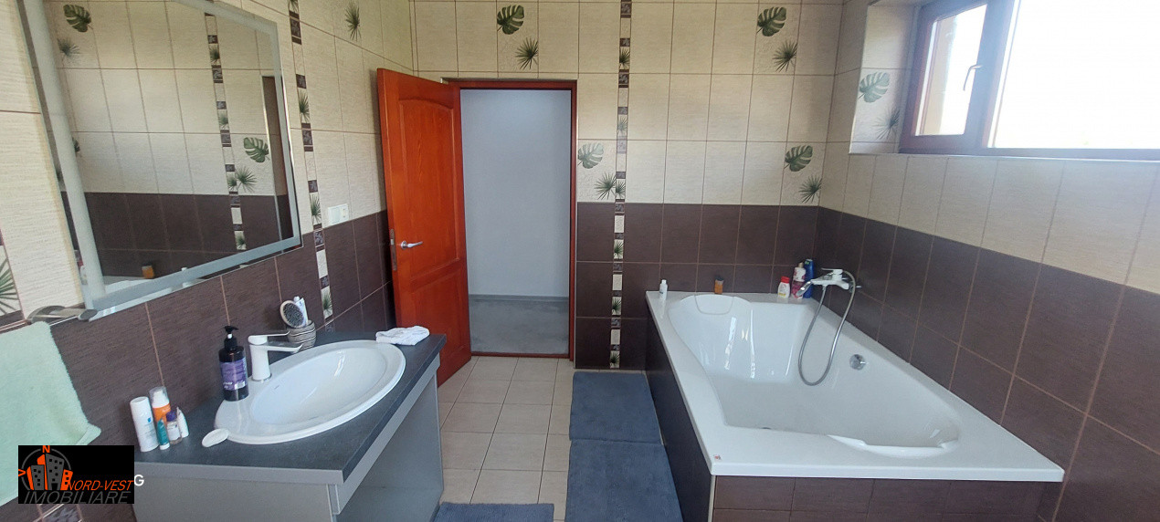 Casa cu etaj Odoreu, cu gradina spatioasa si finisaje premium!!