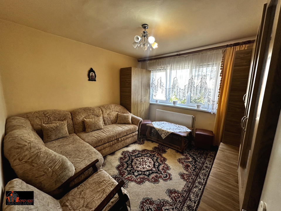 Apartament 2 camere – confort și funcționalitate, etaj 3, cu boxă și garaj