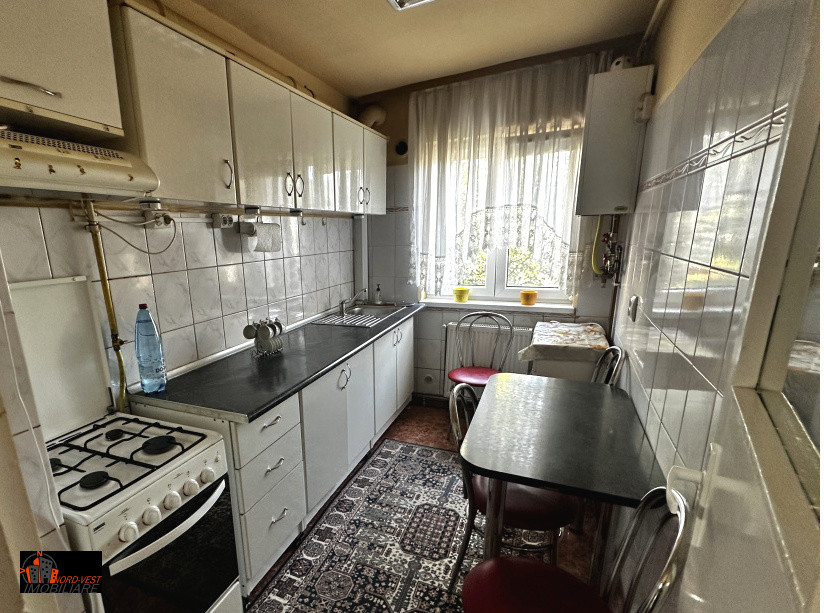 Apartament 2 camere – confort și funcționalitate, etaj 3, cu boxă și garaj