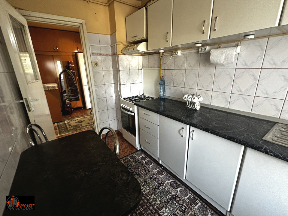 Apartament 2 camere – confort și funcționalitate, etaj 3, cu boxă și garaj