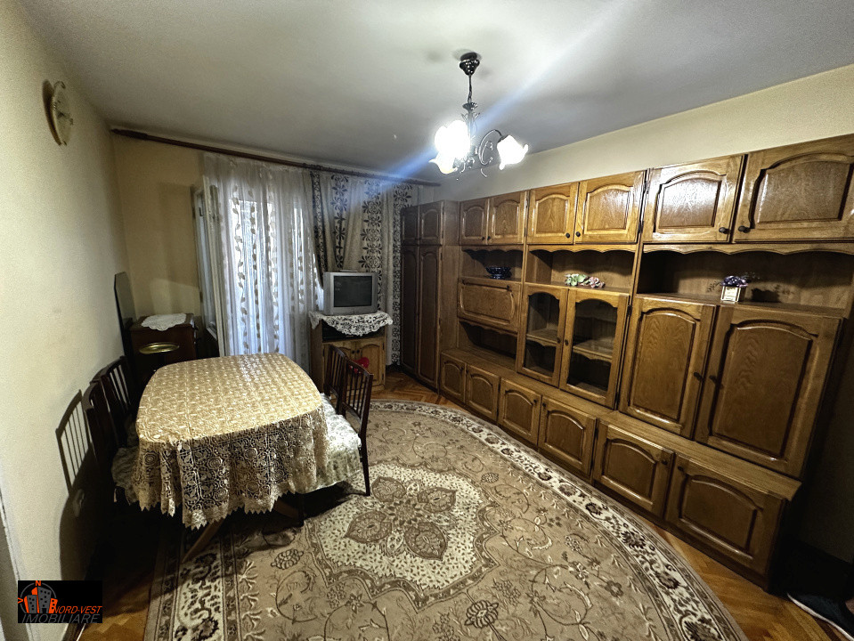 Apartament 2 camere – confort și funcționalitate, etaj 3, cu boxă și garaj